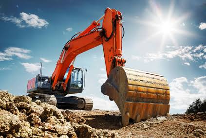 Excavatrice sur un chantier d'infrastructure